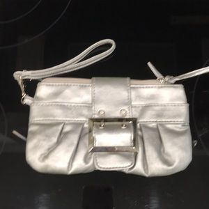 WRISTLET W ZIPPER ENTRANCE ALSO MAGNETIC SNAP CLOSURE. Outside POCKET FOR PHONE